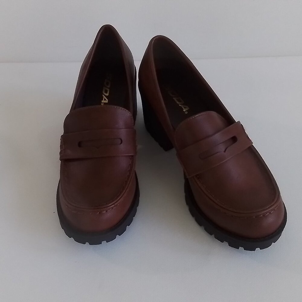 New Soda Chunky Mid Heel Brown Sole Penny Loafers 8M